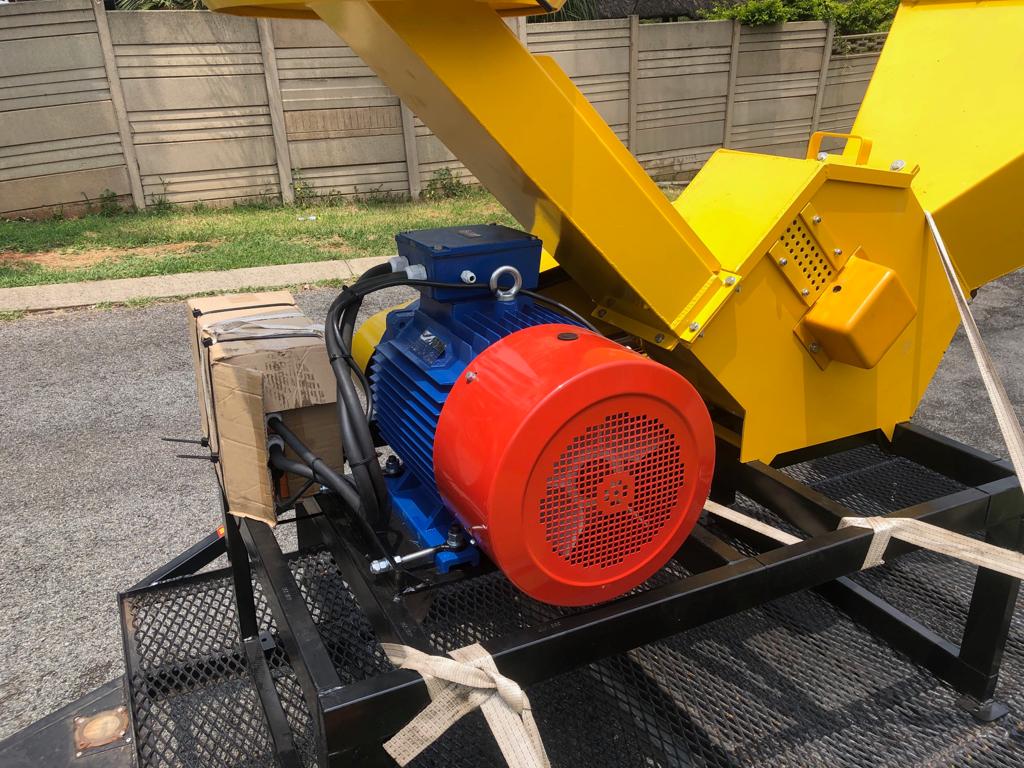 225 Trailer Mounted Gravity Feed Wood Chipper - Image 5